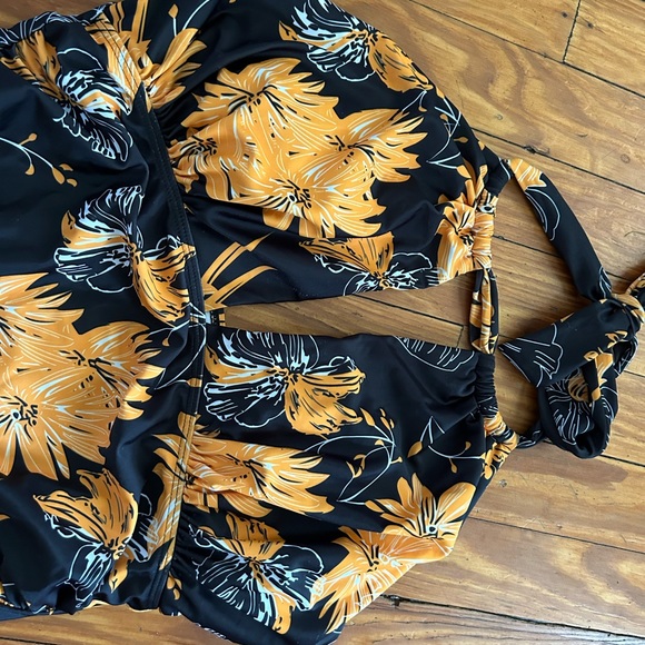 2BPRITY One Piece Black & Floral Swimsuit size L - Picture 2 of 5